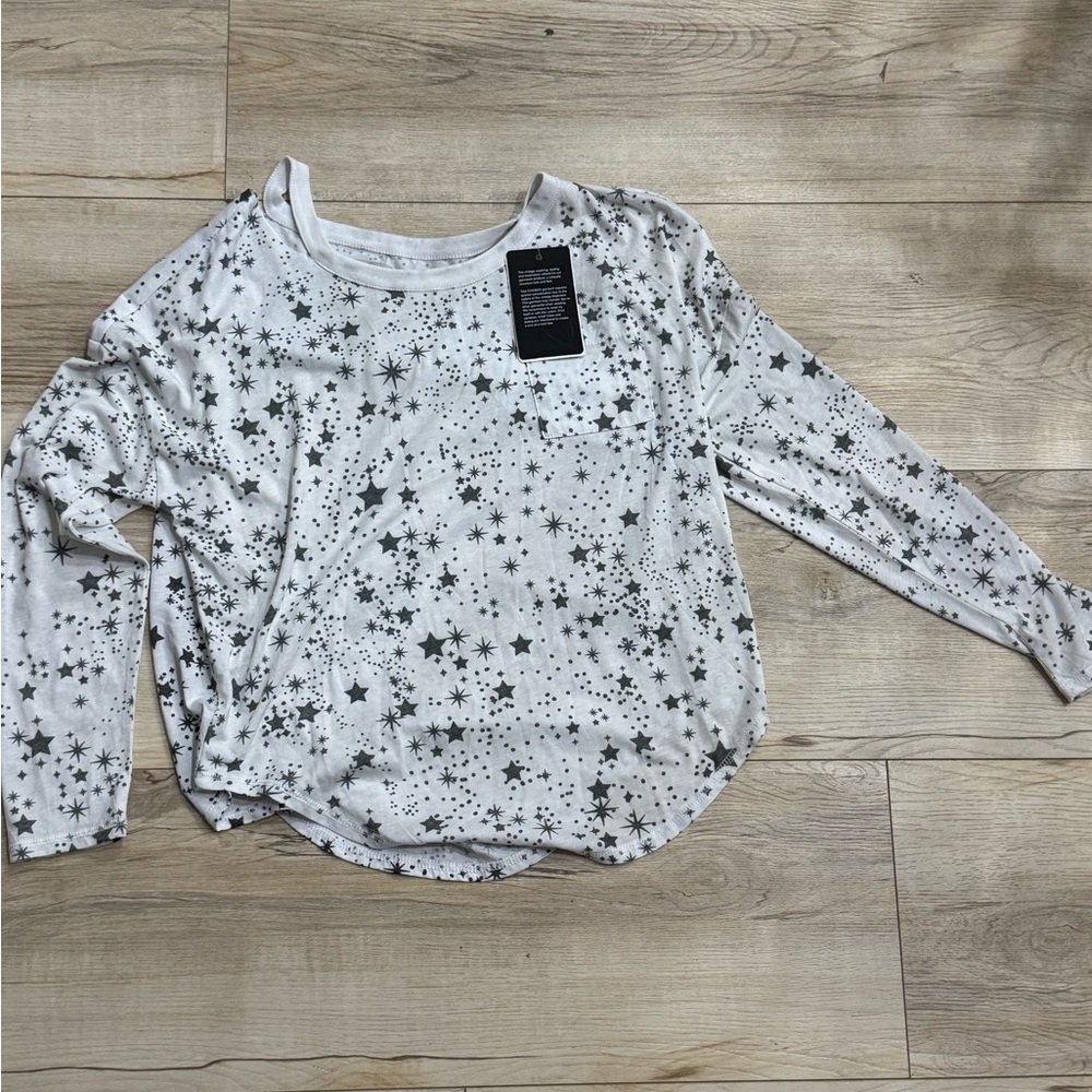 Chaser White and Gray Star Print Top